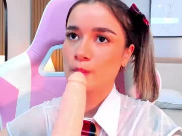 petite isabella